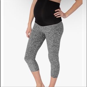 Beyond The Bump • maternity spacedye cropped leggings sz M
